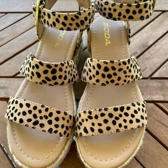 Soda Espadrille- Size 7 - Picture 6 of 8